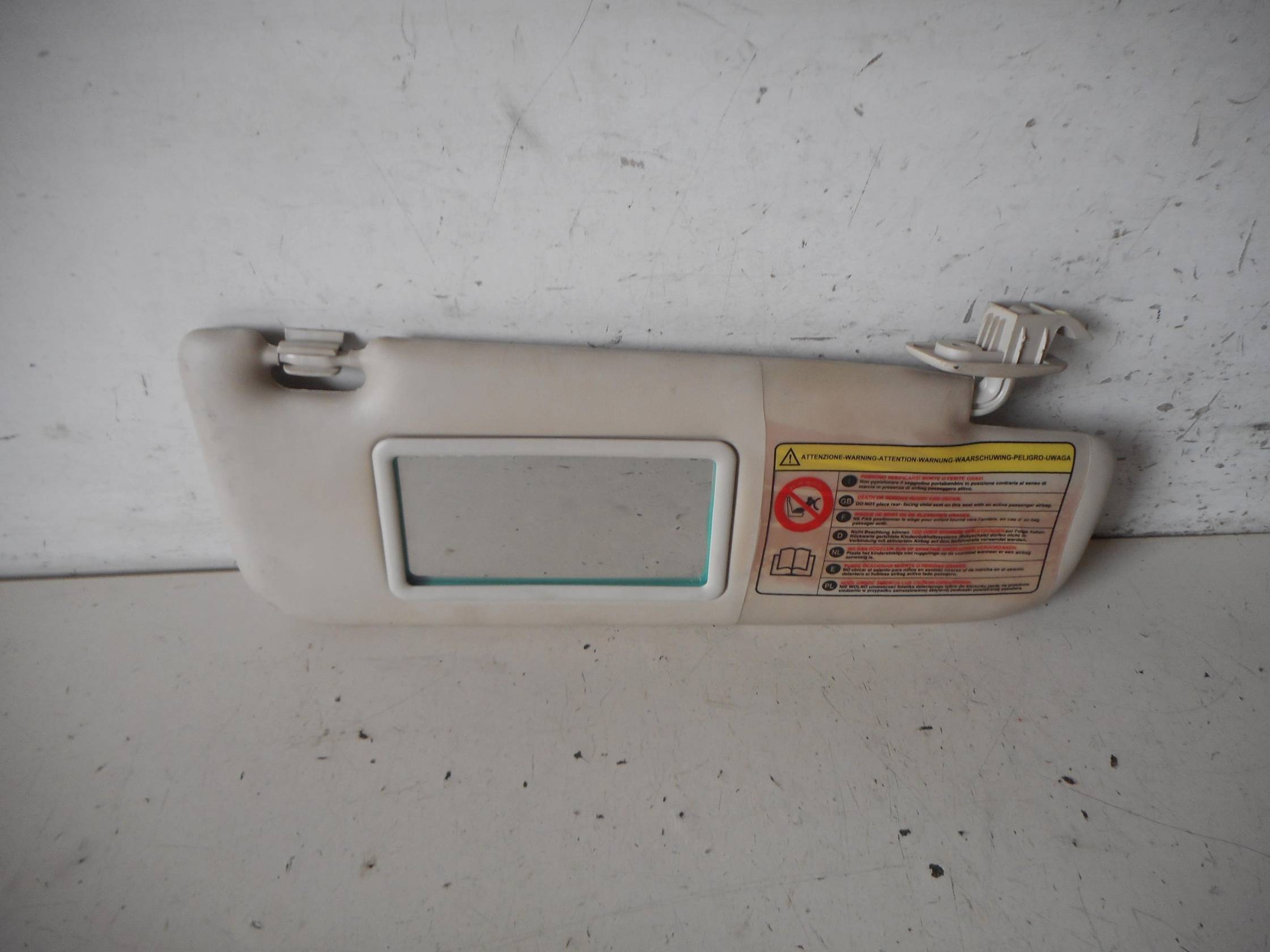 Aletta parasole parabrezza dx.